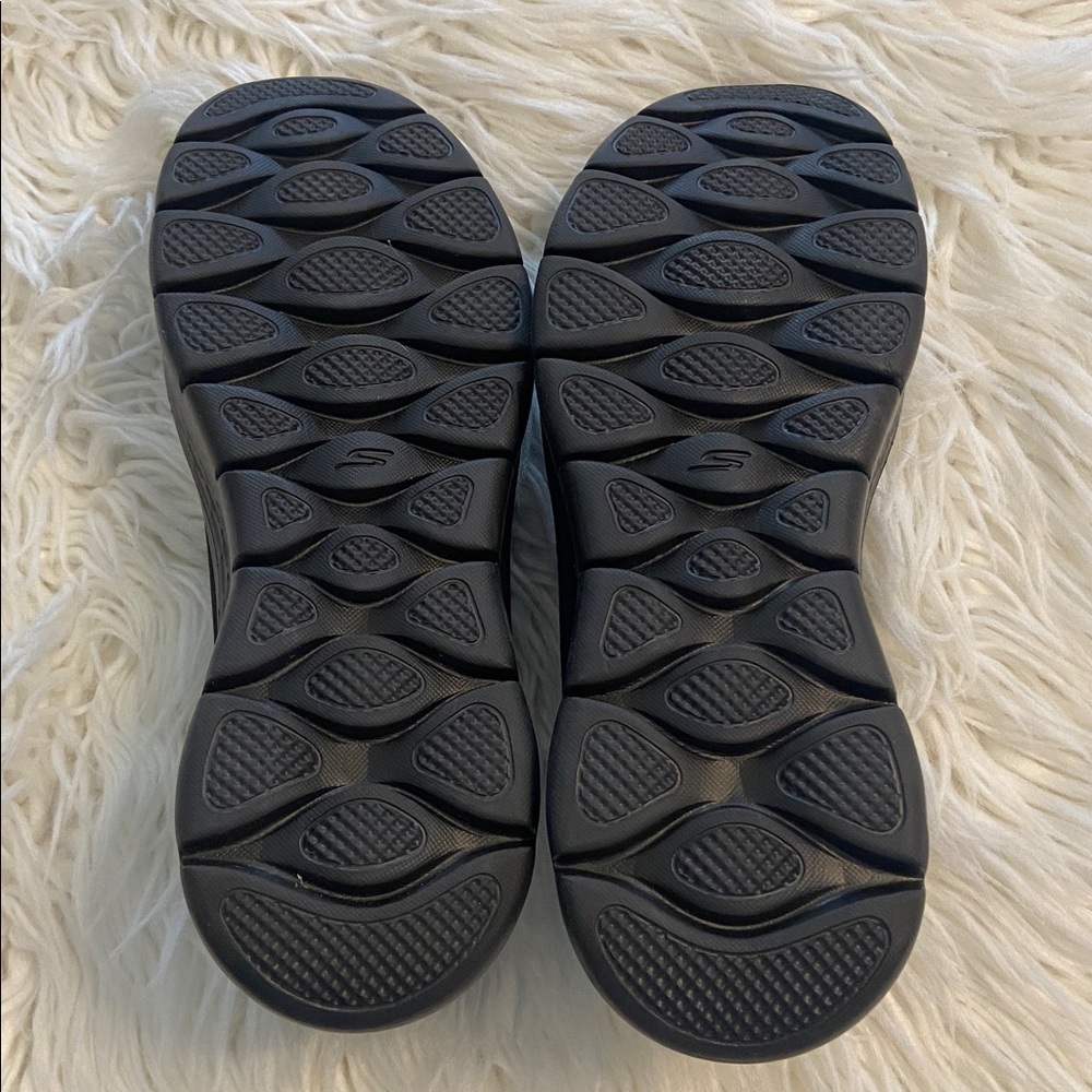 Skechers Women’s Black Slip-On Sneakers size 8.5 BNWOT - Picture 6 of 12